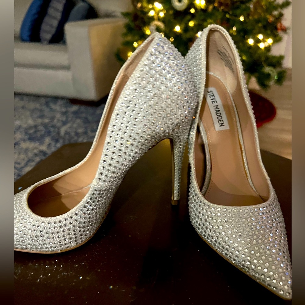 Steve Madden rhinestone pumps! Size 7!
